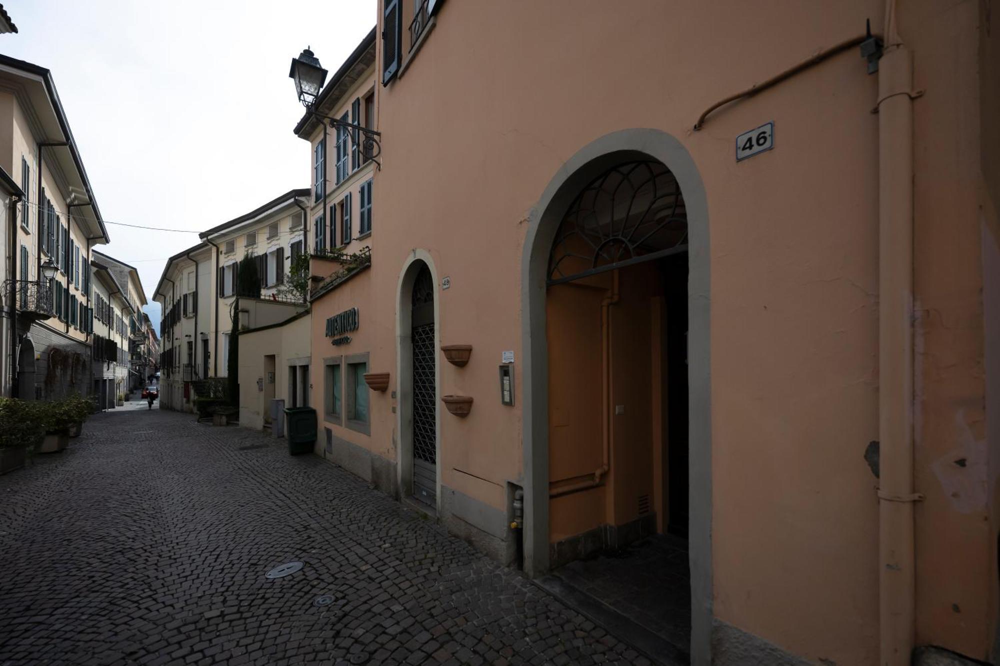 46 Santa Marta Apartment Lecco Luaran gambar